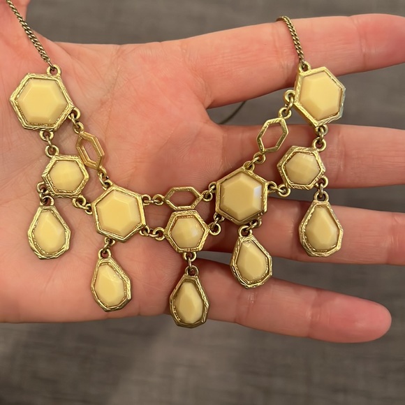 Cream stone statement necklace - Picture 2 of 2